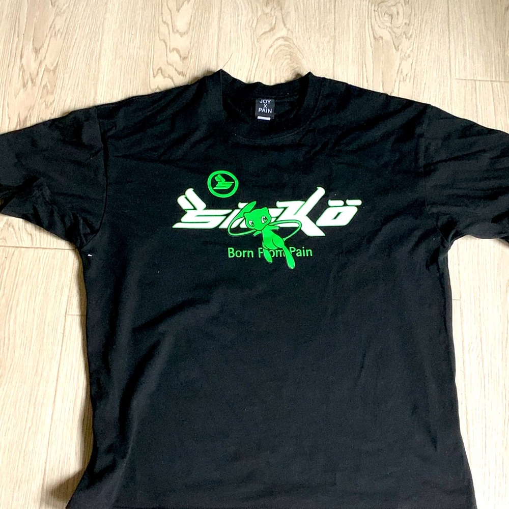 SICKO SHIRT Don’t know to much about it, but don’t really wear it.